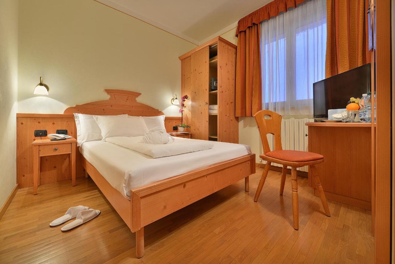 Hotel Interalpen Isolaccia Esterno foto