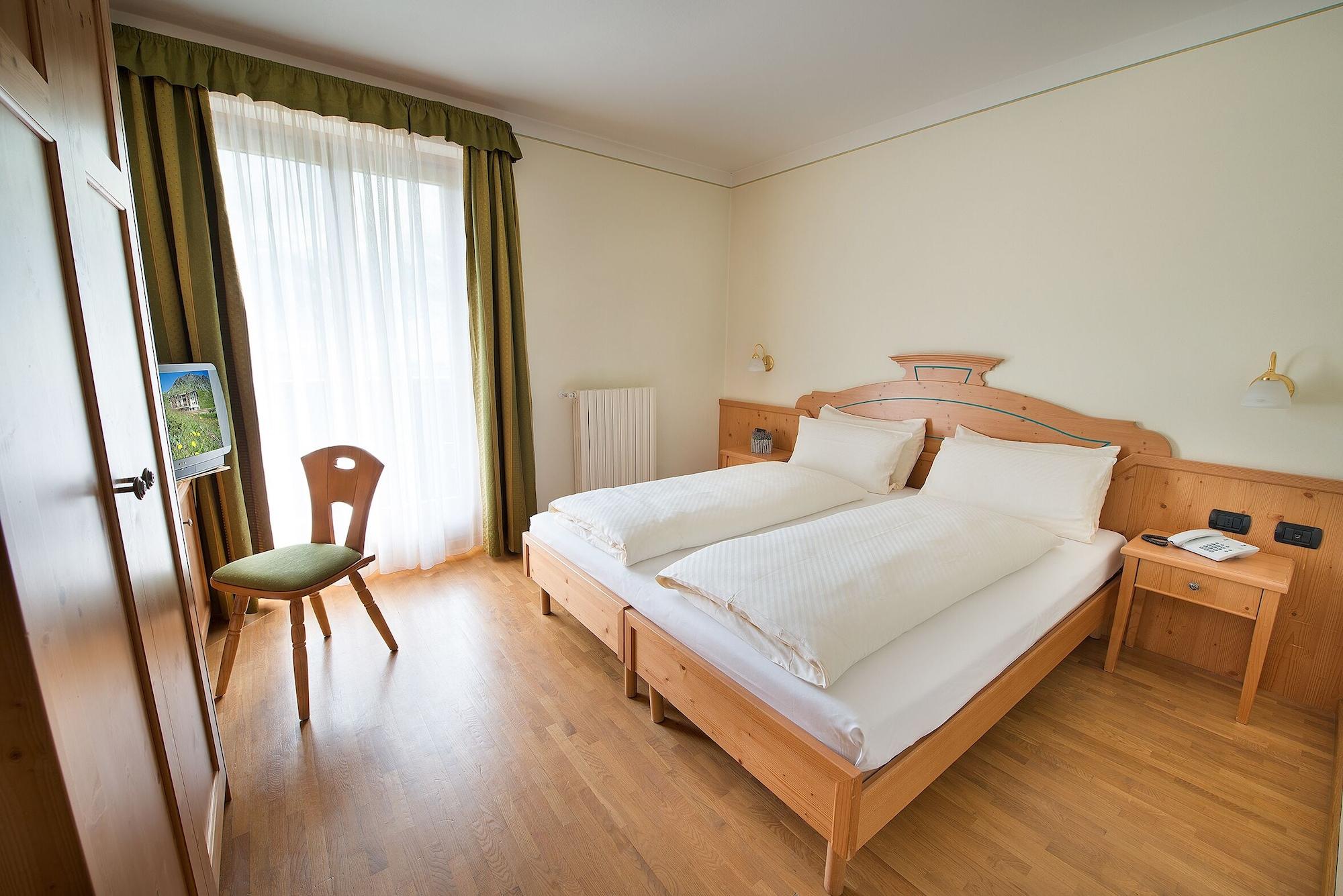 Hotel Interalpen Isolaccia Esterno foto