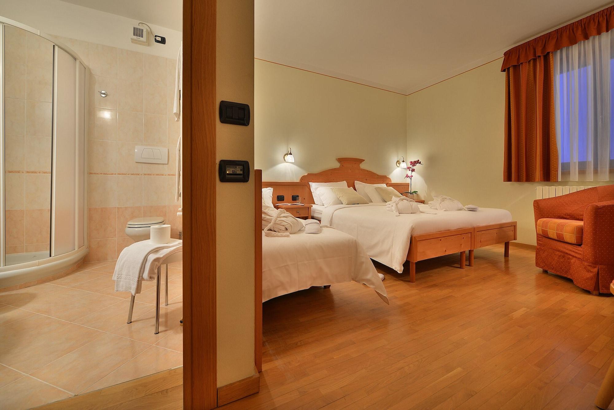 Hotel Interalpen Isolaccia Esterno foto