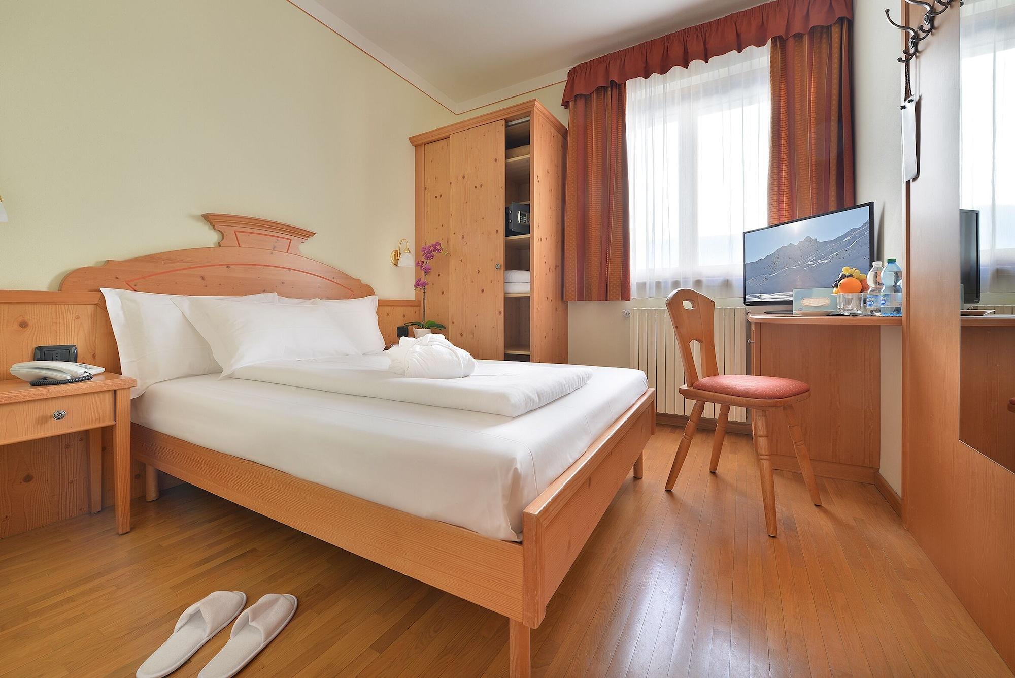 Hotel Interalpen Isolaccia Esterno foto