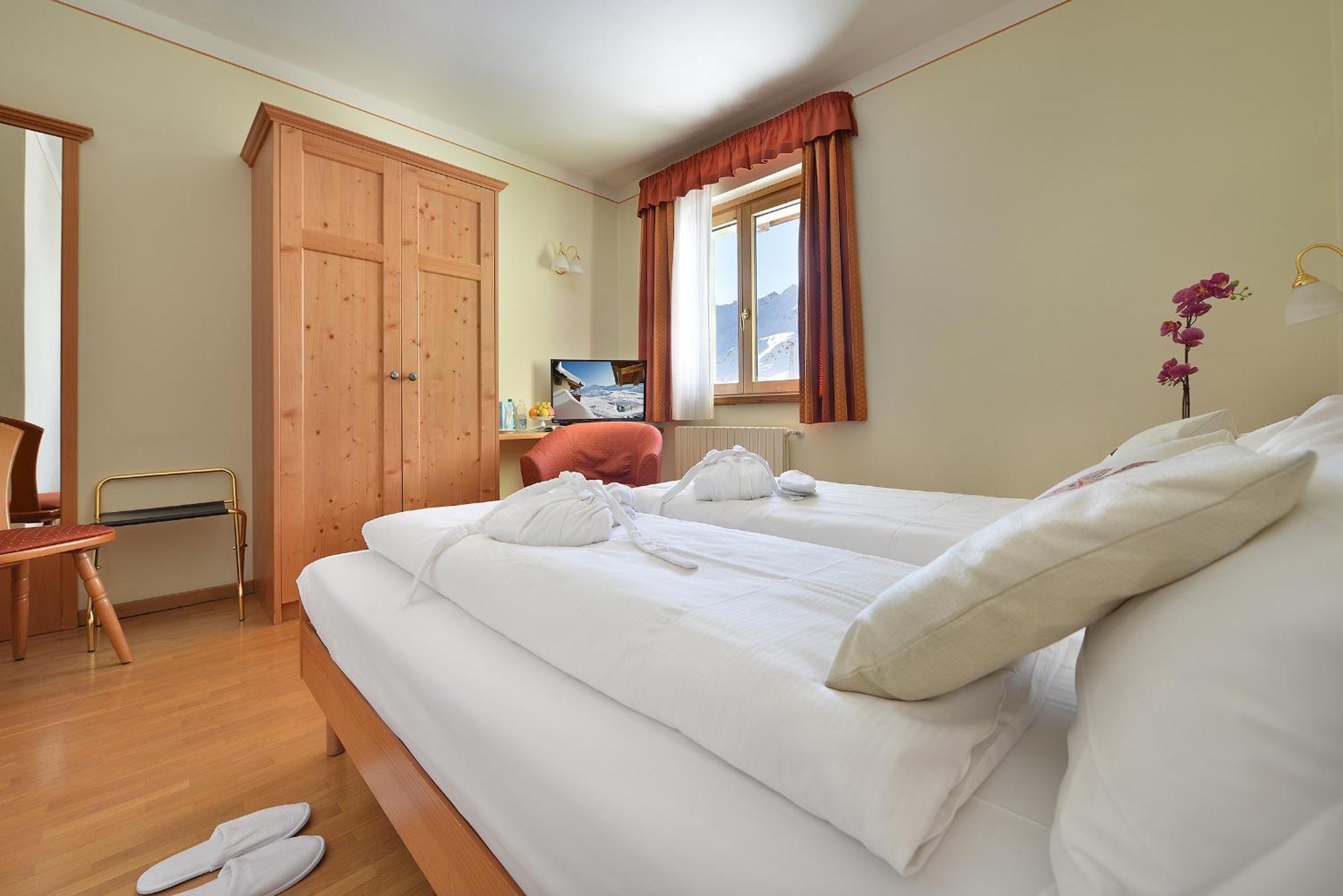 Hotel Interalpen Isolaccia Esterno foto